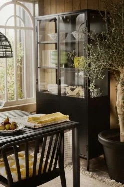 BLACKBURN Vitrinskåp - Mellan