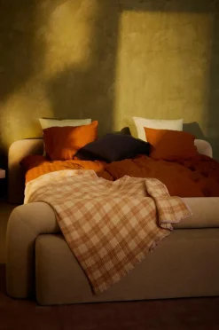 KOMORO Sängram 180 Cm